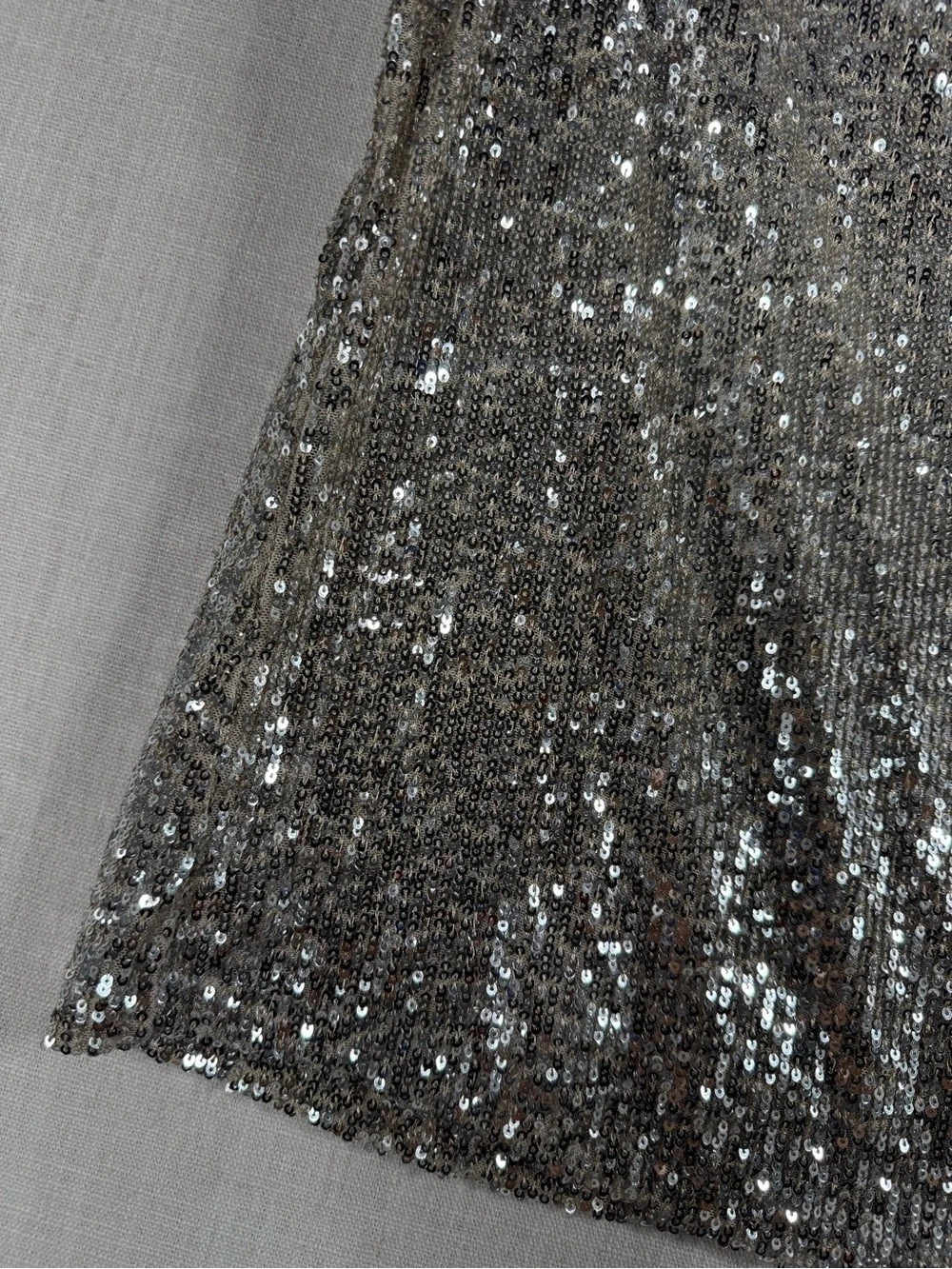 Cable & Gauge Sequin Mock Neck Tank in Silver & Gold Size Large Like New - Picture 6 of 10